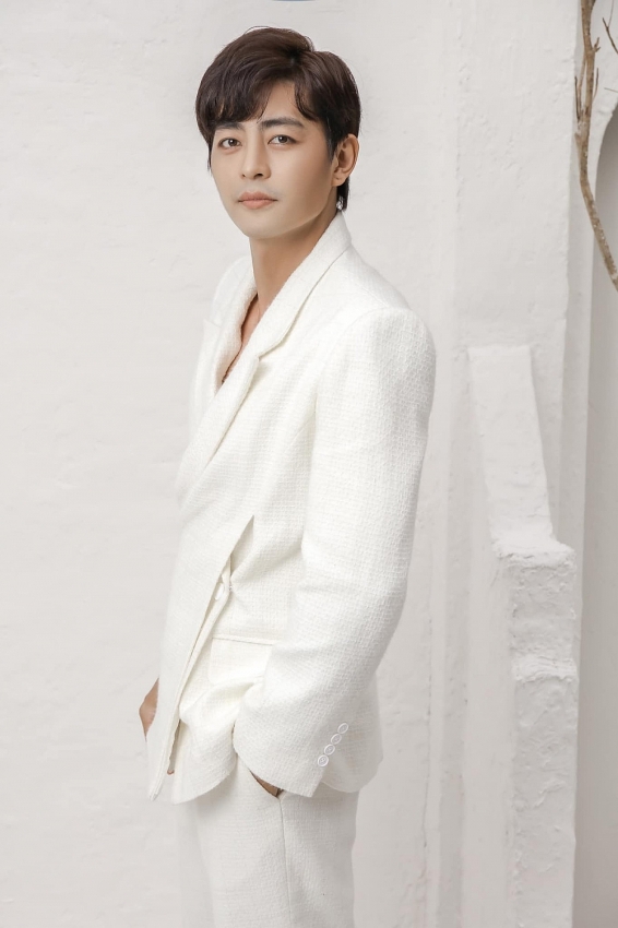 Diễn viên Quốc Huy điển trai ngời ngời, ngày càng tỏa sáng