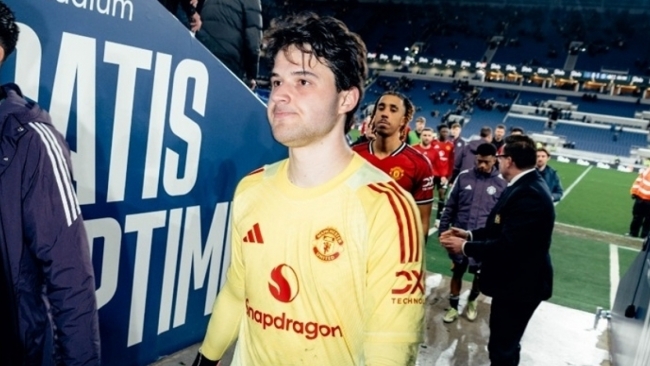 Thi đấu thăng hoa, thủ môn Senne Lammens được vinh danh