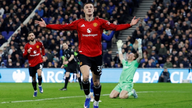 Man Utd vào top 4 sau chiến thắng tối thiểu trước Everton