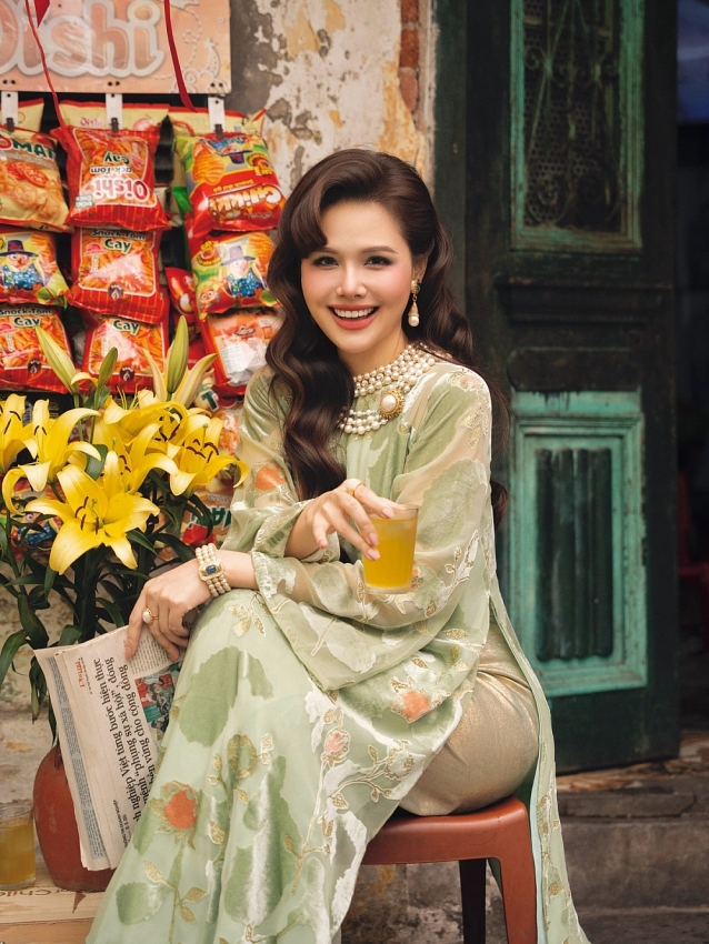 Phanh Lee khoe nhan sắc dịu dàng, khí chất quý cô Hà thành