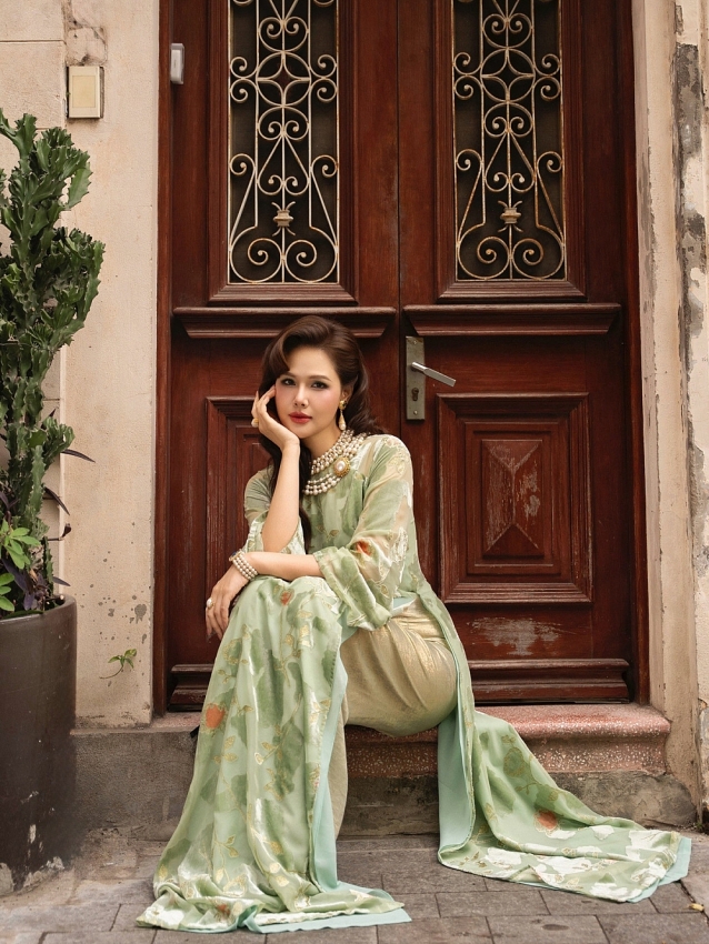 Phanh Lee khoe nhan sắc dịu dàng, khí chất quý cô Hà thành