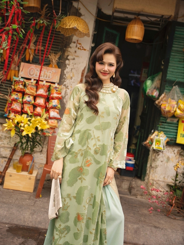 Phanh Lee khoe nhan sắc dịu dàng, khí chất quý cô Hà thành