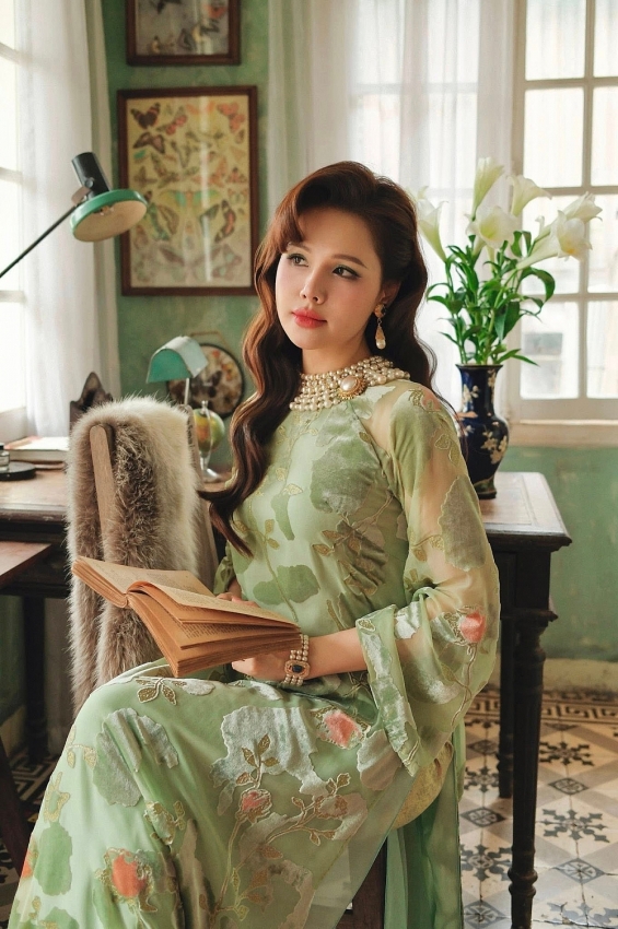 Phanh Lee khoe nhan sắc dịu dàng, khí chất quý cô Hà thành