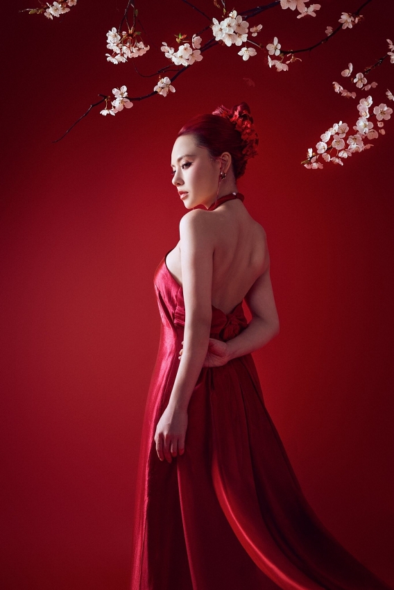 Ngô Lan Hương rực rỡ ngày đầu năm trong bộ cánh đỏ quyến rũ Ngô Lan Hương rực rỡ ngày đầu năm trong bộ cánh đỏ quyến rũ