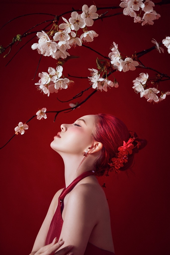 Ngô Lan Hương rực rỡ ngày đầu năm trong bộ cánh đỏ quyến rũ Ngô Lan Hương rực rỡ ngày đầu năm trong bộ cánh đỏ quyến rũ