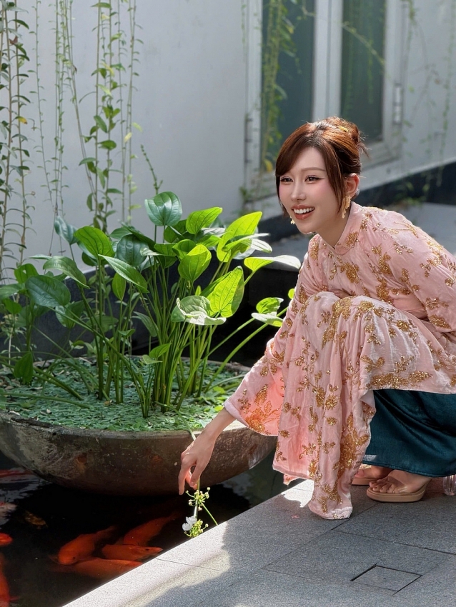 Min diện áo dài khoe sắc ngọt ngào trong ngày đầu năm mới Min diện áo dài khoe sắc ngọt ngào trong ngày đầu năm mới