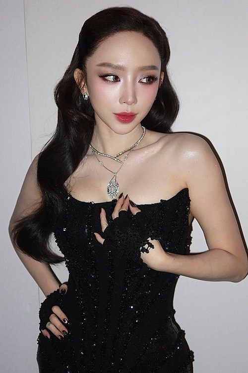 Tóc Tiên trở lại độc thân, lột xác với phong cách gợi cảm mới