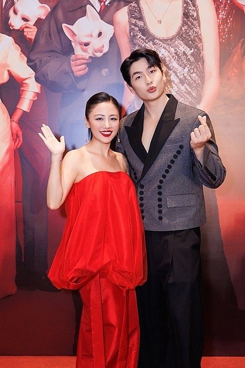 Hậu trường những nụ hôn trên màn ảnh của 'nam thần' Quốc Anh Hậu trường những nụ hôn trên màn ảnh của 'nam thần' Quốc Anh