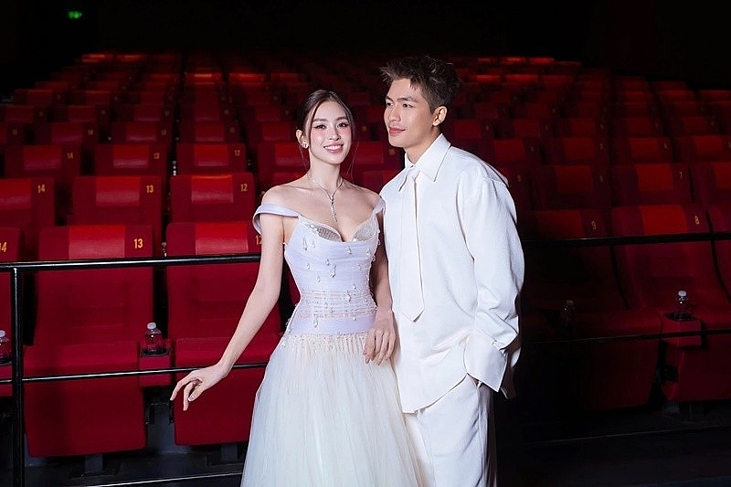 Hậu trường những nụ hôn trên màn ảnh của 'nam thần' Quốc Anh Hậu trường những nụ hôn trên màn ảnh của 'nam thần' Quốc Anh