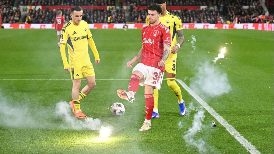 Hỗn loạn ở trận đấu giữa đại diện Anh – Thổ Nhĩ Kỳ tại Europa League