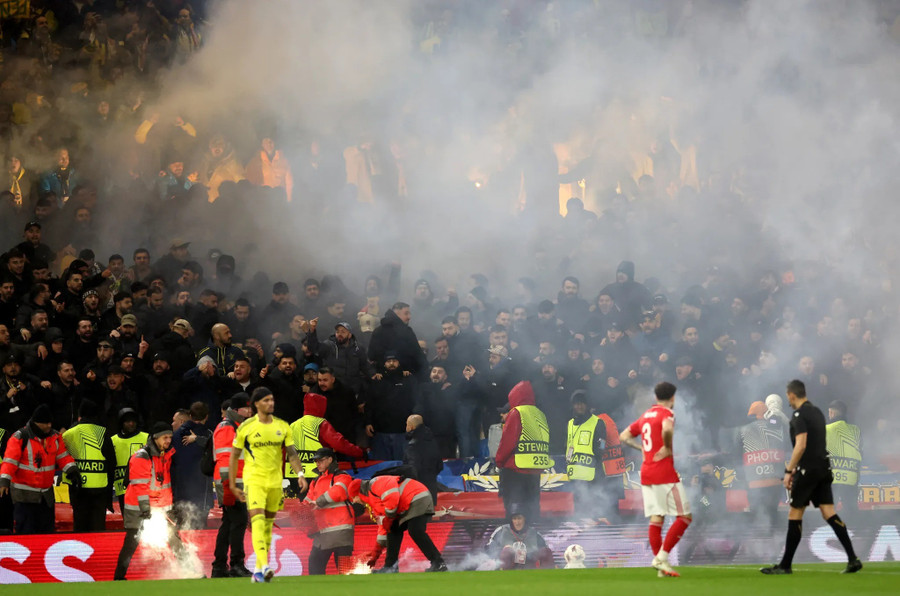 Hỗn loạn ở trận đấu giữa đại diện Anh – Thổ Nhĩ Kỳ tại Europa League