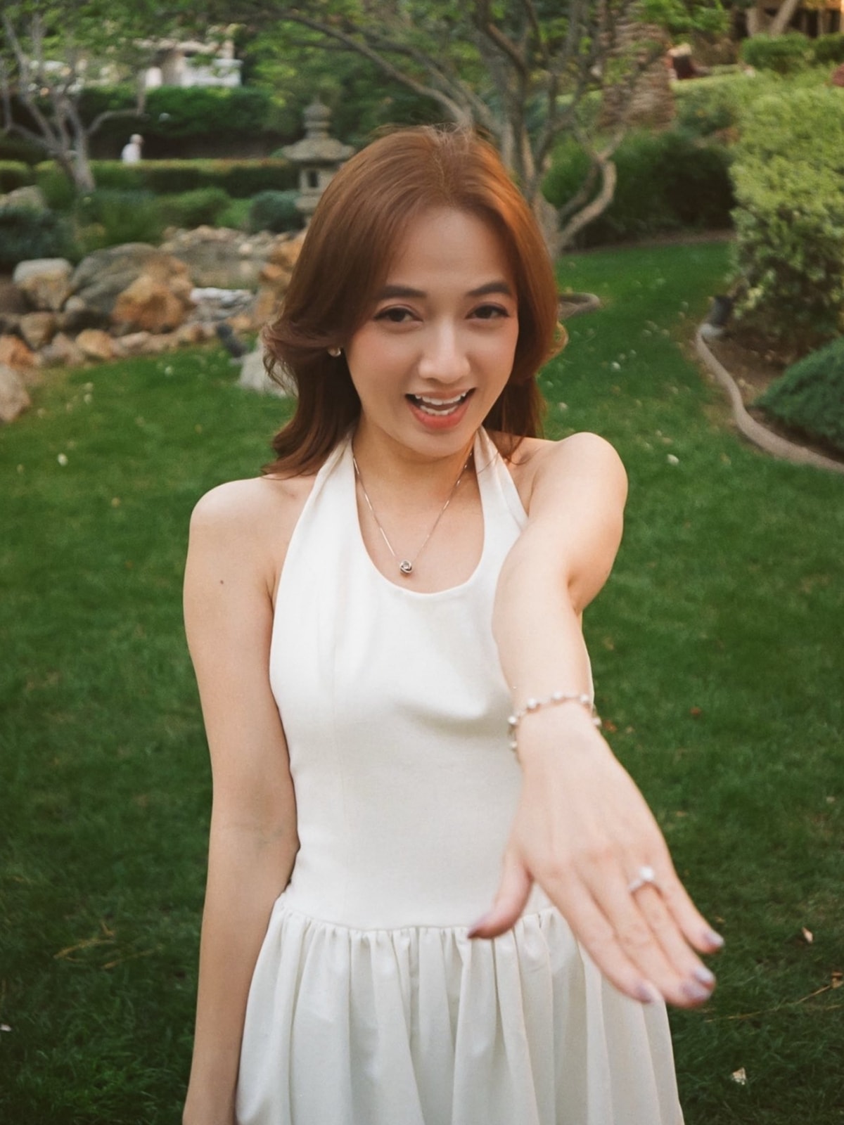 Ca sĩ Xuân Nghi nhận lời cầu hôn của bạn trai Việt kiều sau 3... Ca sĩ Xuân Nghi nhận lời cầu hôn của bạn trai Việt kiều sau 3...