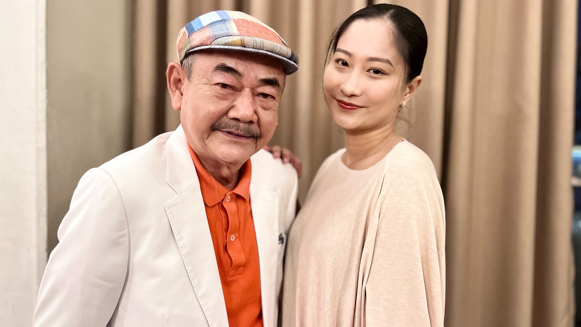 NSND Việt Anh tậu nhà mới ở tuổi 68 và cuộc sống viên mãn bên vợ kém 36 tuổi