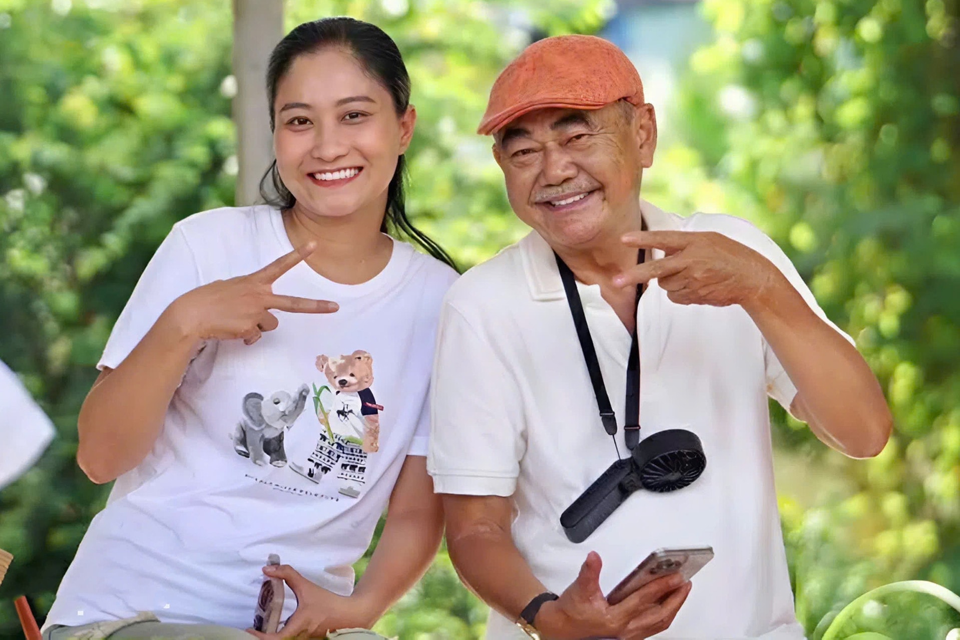 NSND Việt Anh tậu nhà mới ở tuổi 68 và cuộc sống viên mãn bên vợ kém 36 tuổi