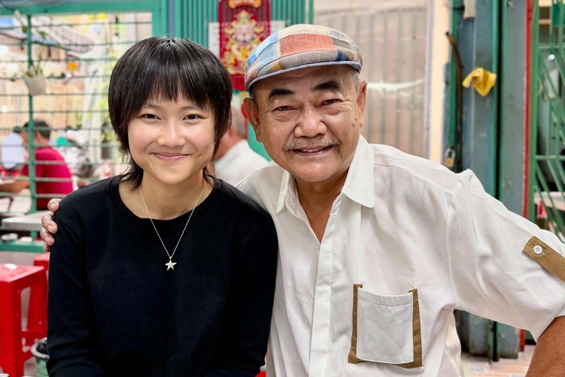 NSND Việt Anh tậu nhà mới ở tuổi 68 và cuộc sống viên mãn bên vợ kém 36 tuổi