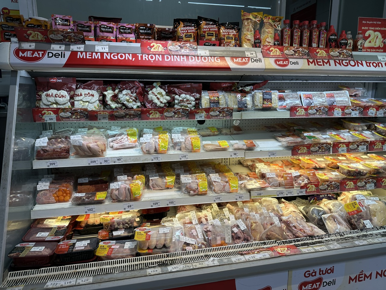 Thực phẩm đông lạnh tràn ngập siêu thị, nguồn cung dồi dào, giá trở lại bình ổn sau Tết Thực phẩm đông lạnh tràn ngập siêu thị, nguồn cung dồi dào, giá trở lại bình ổn sau Tết