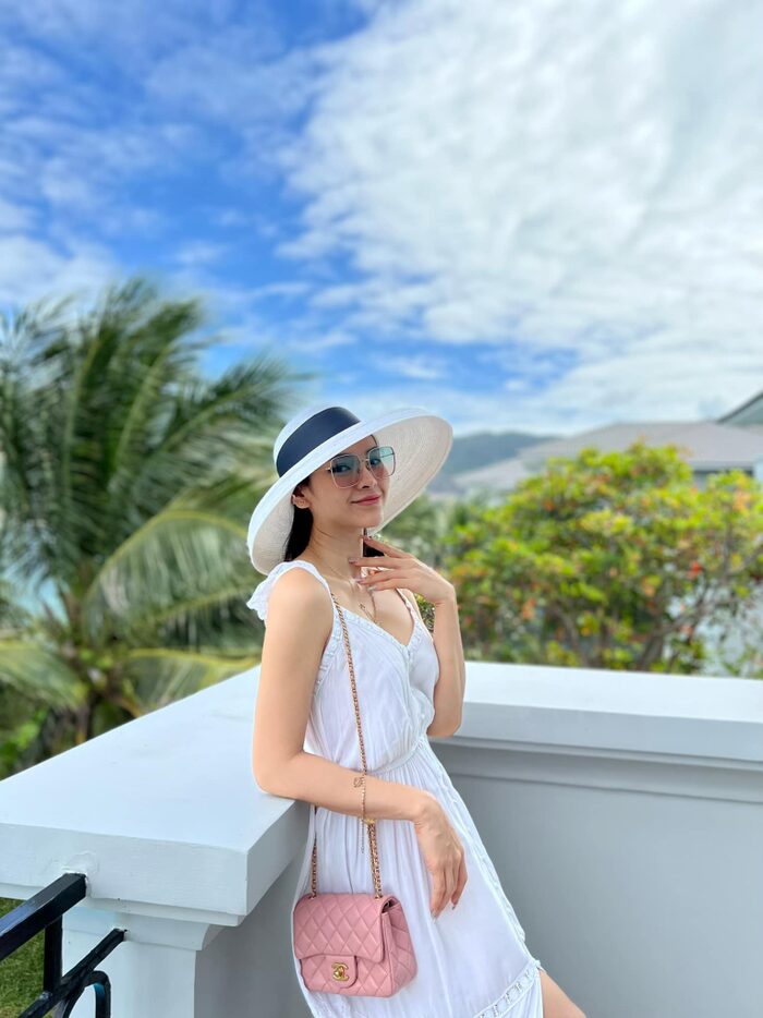 Phương Trinh Jolie gây sốt khi thử loạt váy cưới: Cắt xẻ hiểm hóc khiến dân tình đỏ mặt Phương Trinh Jolie gây sốt khi thử loạt váy cưới: Cắt xẻ hiểm hóc khiến dân tình đỏ mặt