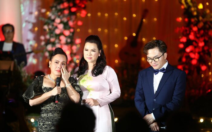 Dàn nghệ sĩ Việt nghẹn ngào kể lại kỉ niệm với cố nghệ sĩ Chí Tài trong đêm nhạc đặc biệt