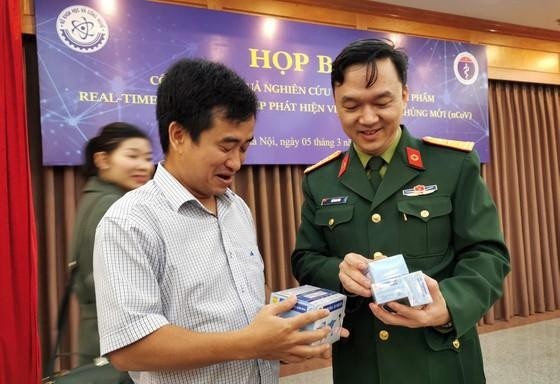 NÓNG: Bắt giữ 2 sỹ quan cấp tá thuộc Học viện Quân y trong vụ Việt Á