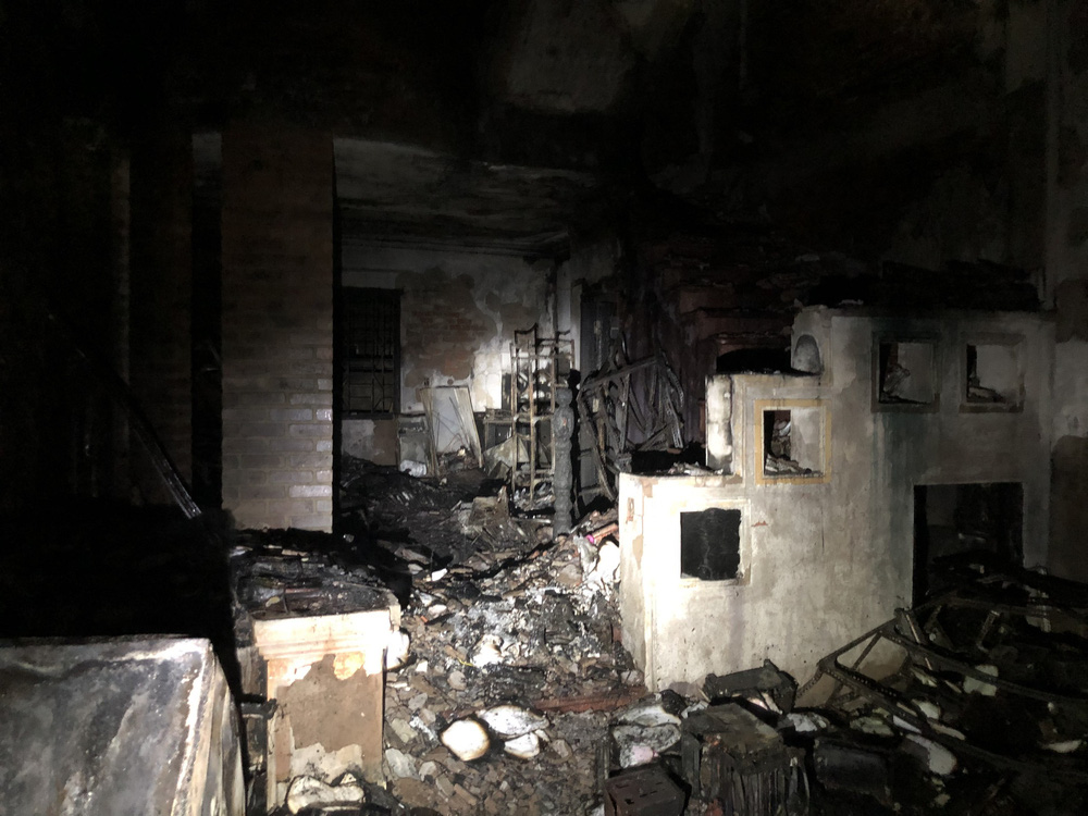 Hà Nội: 3 bố con mắc kẹt trong căn nhà bốc cháy dữ dội