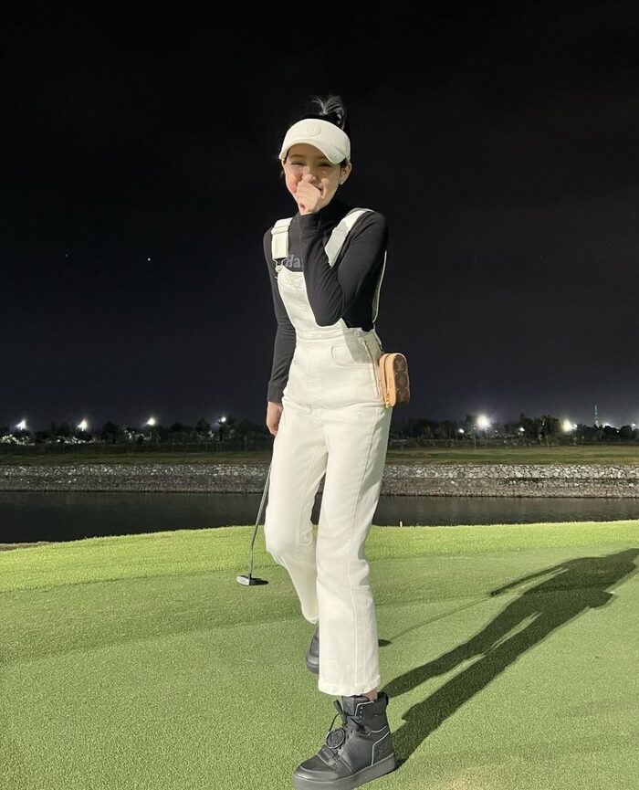 Độ này Hiền Hồ đi chơi golf nhiều hơn đi diễn: Biến sân golf thành sàn diễn, không lần nào mặc trùng đồ Độ này Hiền Hồ đi chơi golf nhiều hơn đi diễn: Biến sân golf thành sàn diễn, không lần nào mặc trùng đồ