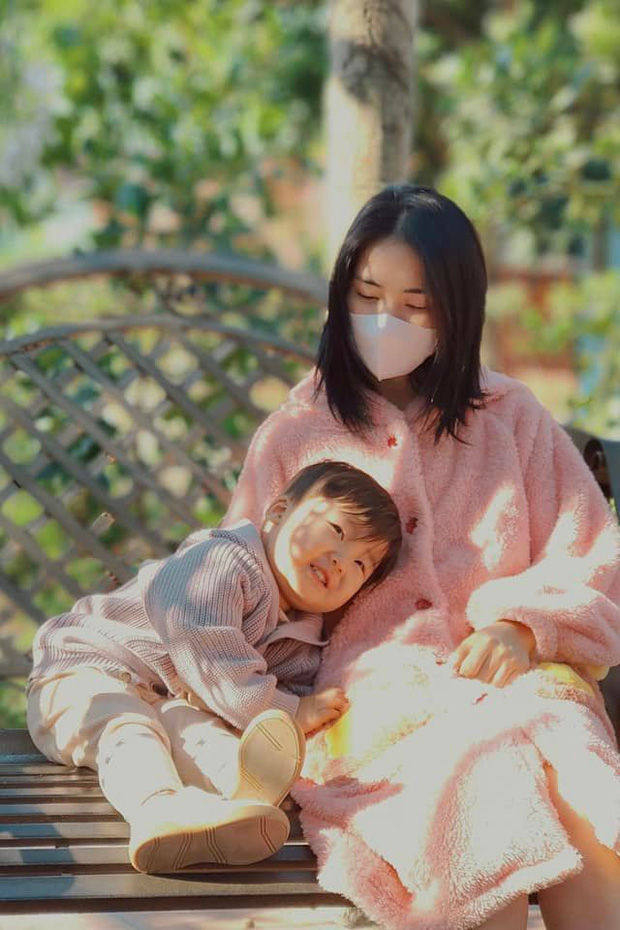 Hòa Minzy sau 1 tháng làm mẹ đơn thân: visual thăng cấp vùn vụt, diện đồ đi Đà Lạt xinh ngất khiến chị em rần rần hỏi "info"