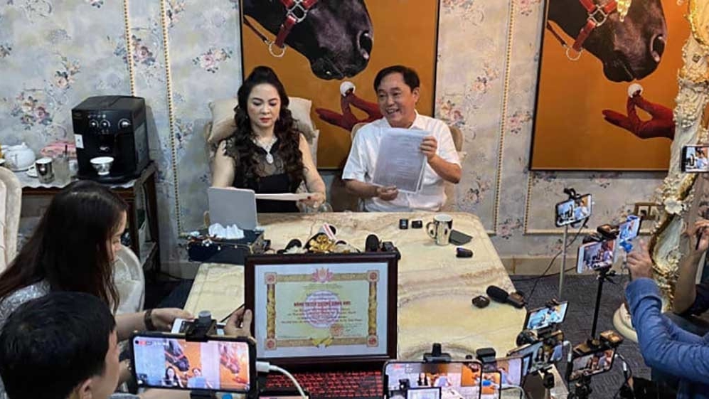 Mở rộng điều tra bà Nguyễn Phương Hằng livestream, công an mời làm việc ekip 'giúp sức'