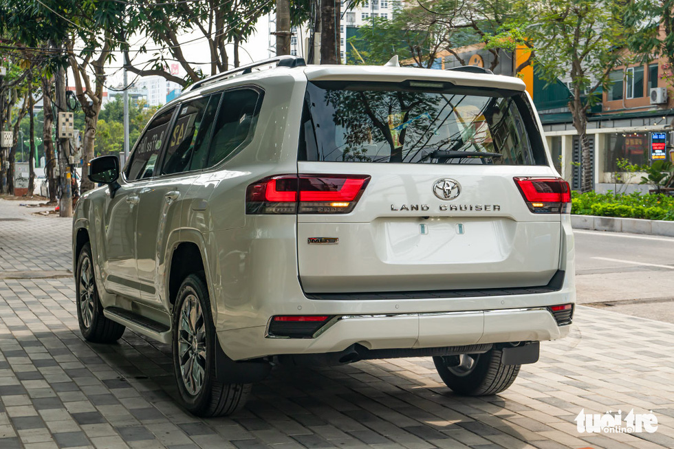Chi tiết Toyota Land Cruiser MBS 2022 đầu tiên về Việt Nam: Nội thất đúng chất 'Chủ tịch' Chi tiết Toyota Land Cruiser MBS 2022 đầu tiên về Việt Nam: Nội thất đúng chất 'Chủ tịch'