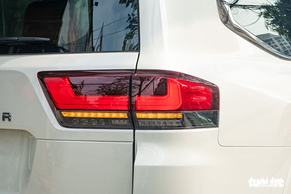 Chi tiết Toyota Land Cruiser MBS 2022 đầu tiên về Việt Nam: Nội thất đúng chất 'Chủ tịch' Chi tiết Toyota Land Cruiser MBS 2022 đầu tiên về Việt Nam: Nội thất đúng chất 'Chủ tịch'
