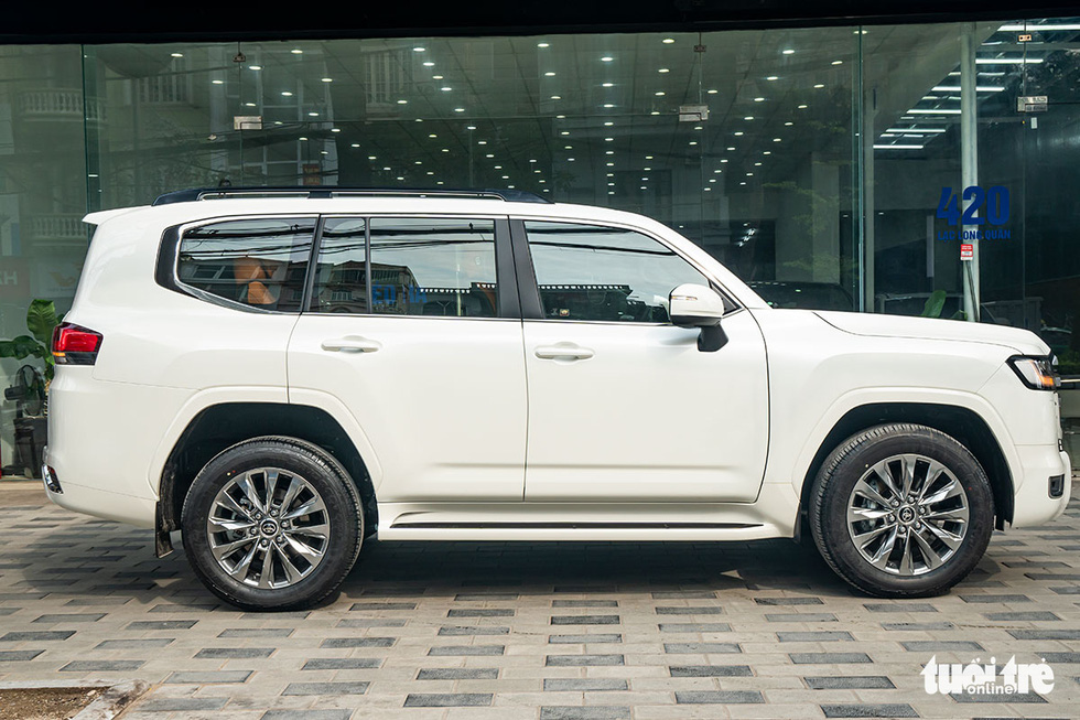 Chi tiết Toyota Land Cruiser MBS 2022 đầu tiên về Việt Nam: Nội thất đúng chất 'Chủ tịch' Chi tiết Toyota Land Cruiser MBS 2022 đầu tiên về Việt Nam: Nội thất đúng chất 'Chủ tịch'