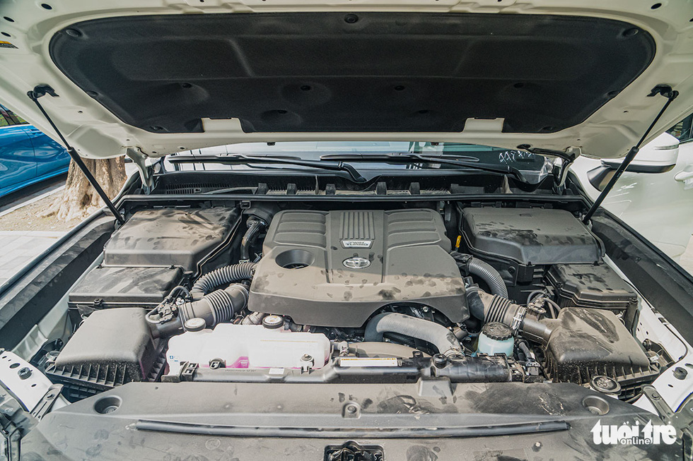 Chi tiết Toyota Land Cruiser MBS 2022 đầu tiên về Việt Nam: Nội thất đúng chất 'Chủ tịch' Chi tiết Toyota Land Cruiser MBS 2022 đầu tiên về Việt Nam: Nội thất đúng chất 'Chủ tịch'