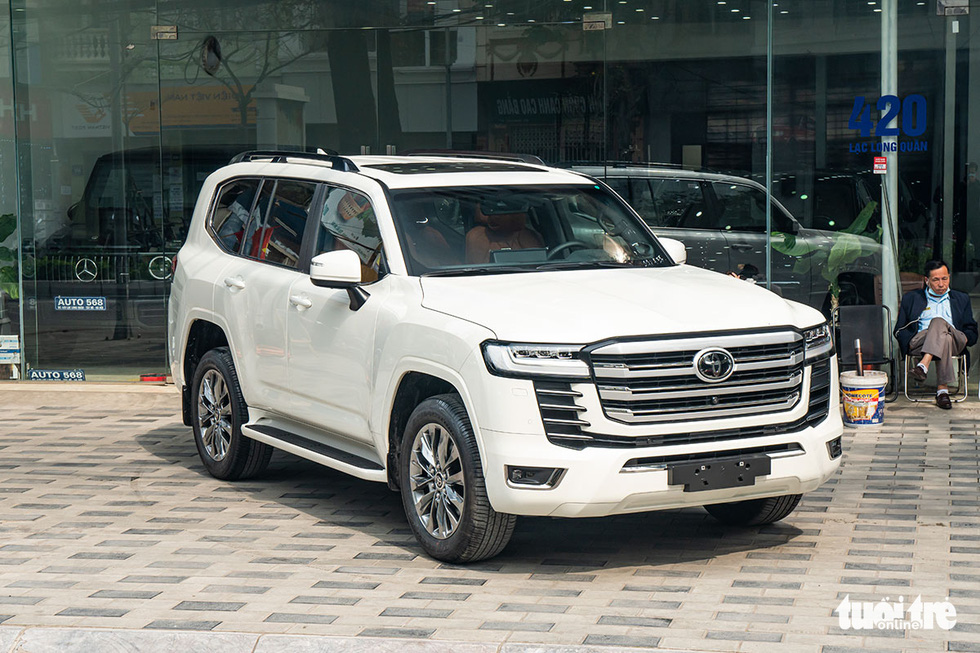 Chi tiết Toyota Land Cruiser MBS 2022 đầu tiên về Việt Nam: Nội thất đúng chất 'Chủ tịch' Chi tiết Toyota Land Cruiser MBS 2022 đầu tiên về Việt Nam: Nội thất đúng chất 'Chủ tịch'