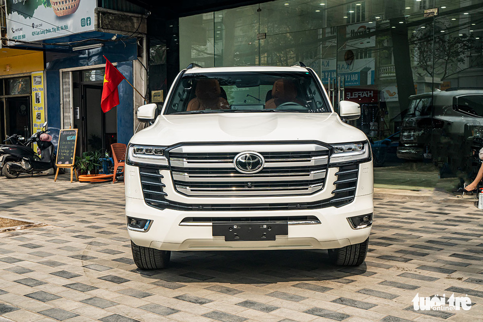Chi tiết Toyota Land Cruiser MBS 2022 đầu tiên về Việt Nam: Nội thất đúng chất 'Chủ tịch' Chi tiết Toyota Land Cruiser MBS 2022 đầu tiên về Việt Nam: Nội thất đúng chất 'Chủ tịch'