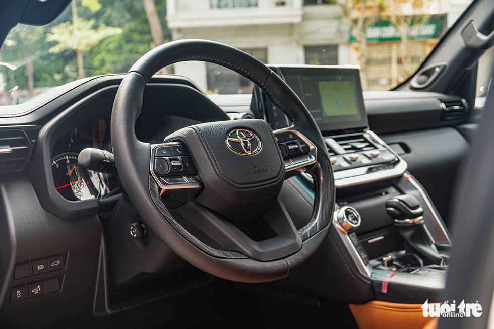 Chi tiết Toyota Land Cruiser MBS 2022 đầu tiên về Việt Nam: Nội thất đúng chất 'Chủ tịch'