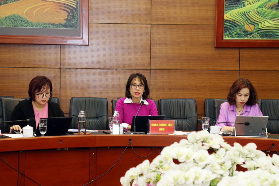 Phó Chủ tịch UBND tỉnh Nguyễn Trọng Hài làm việc với Đoàn công tác ADB