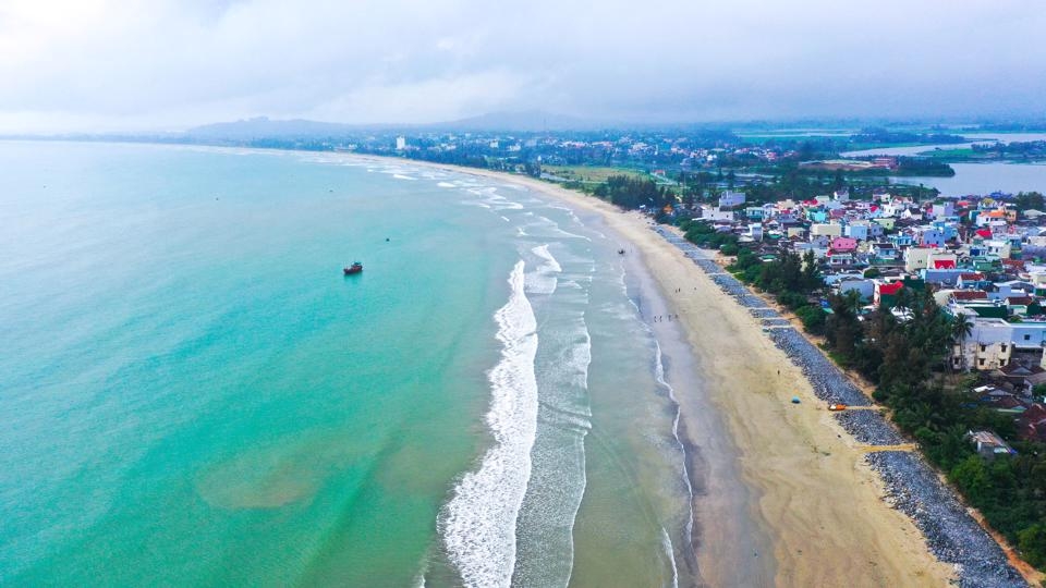 Tin bất động sản ngày 11/3: Quảng Ngãi chấm dứt hoạt động dự án Khu du lịch biển Mỹ Khê
