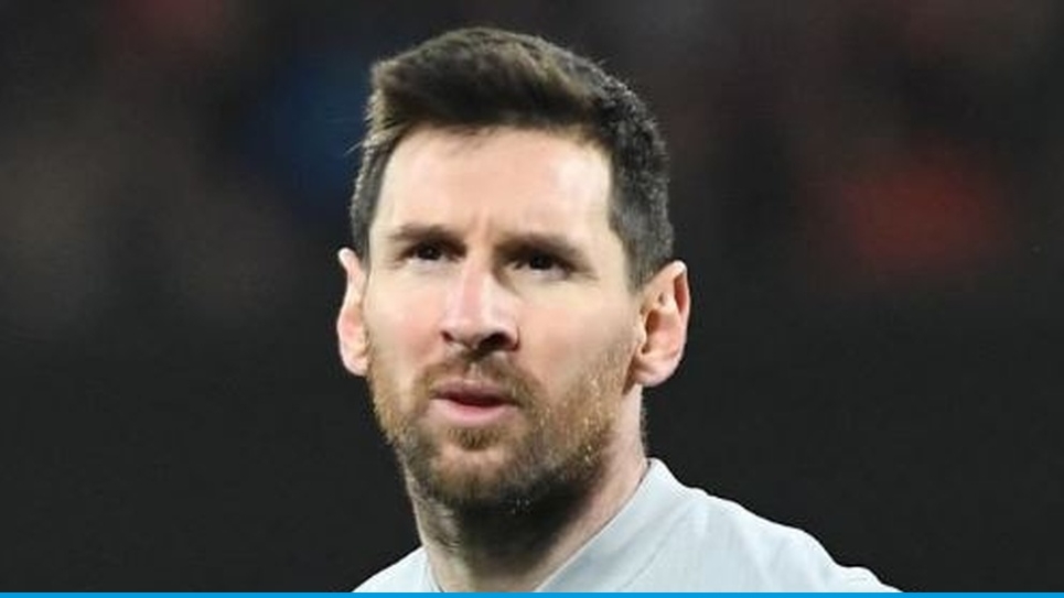 Phản ứng của Messi khi bị CĐV PSG la ó