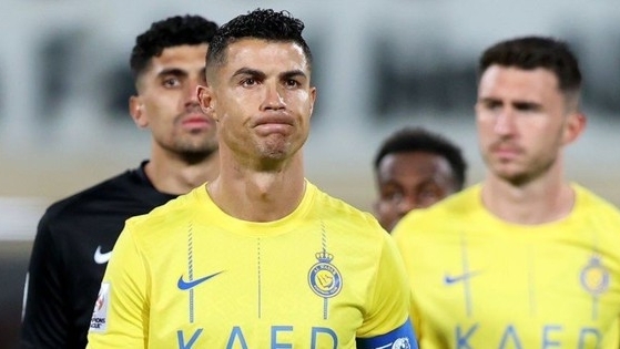 Al-Nassr vấp ngã ở tứ kết, Ronaldo tiếp tục bị CĐV khiêu khích