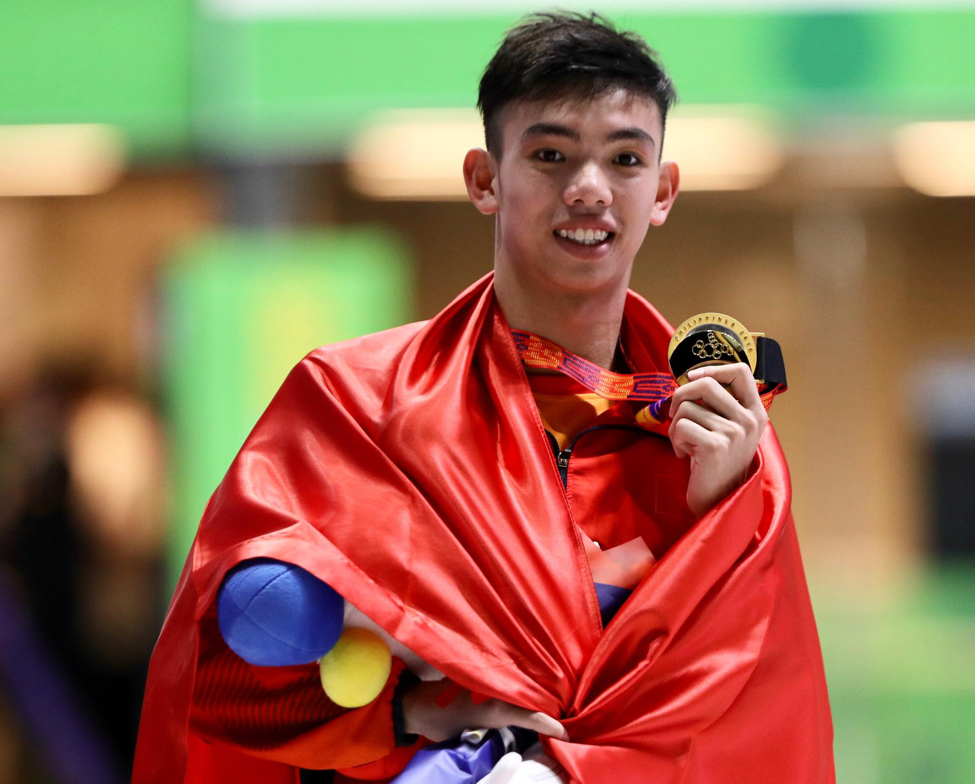 Nguyễn Huy Hoàng: Từ cậu bé làng chài tới chuyên gia cầm cờ cho đoàn thể thao Việt Nam