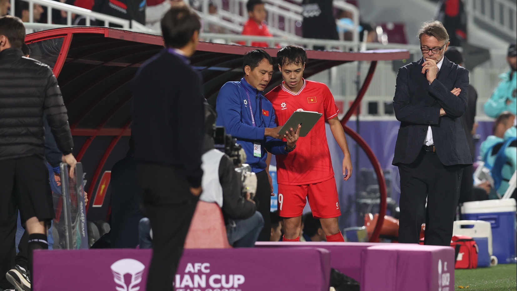 ĐT Việt Nam gặp Indonesia: Chờ đột phá của HLV Troussier