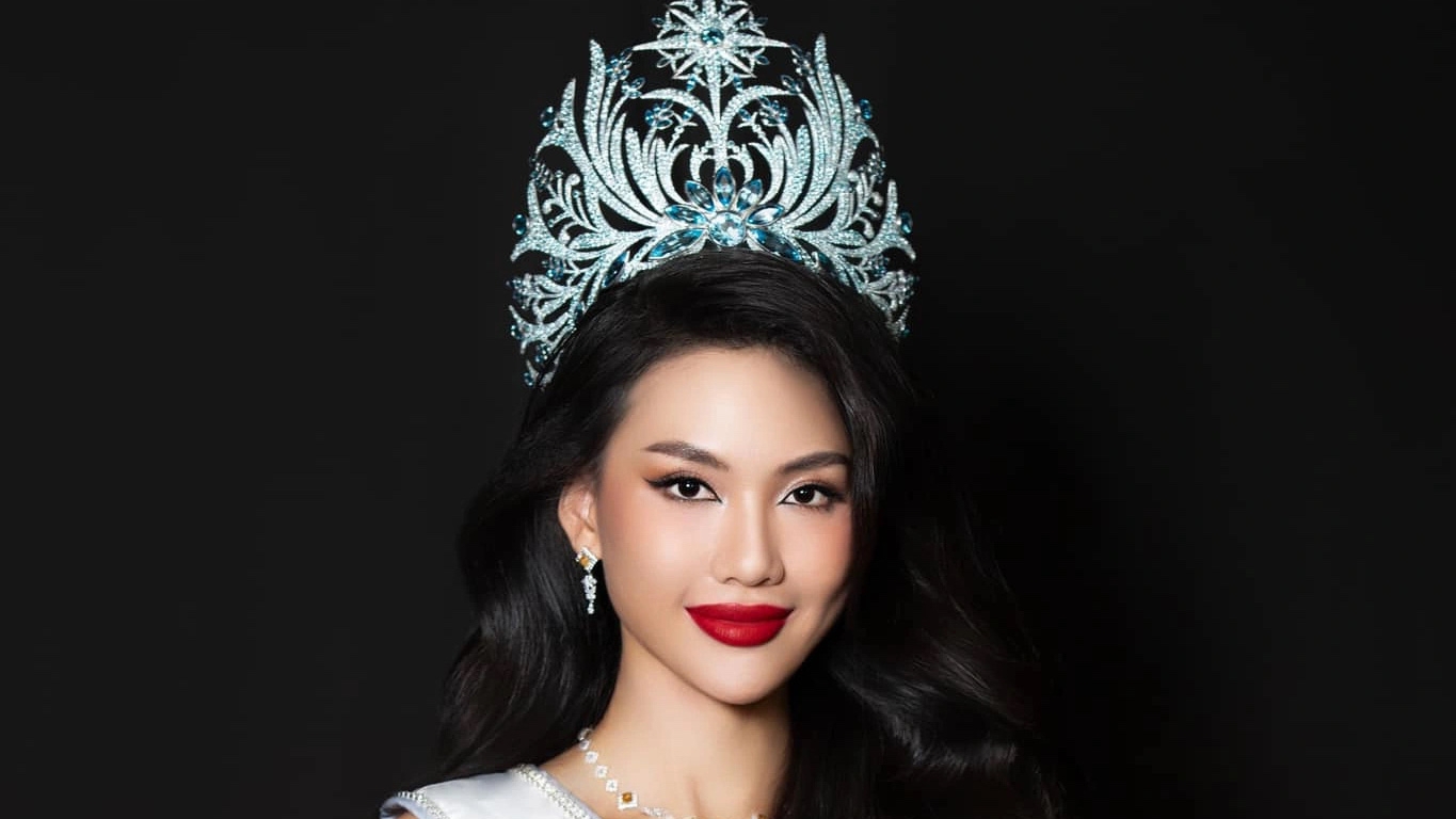 Hoa hậu Bùi Quỳnh Hoa bị buộc thôi học vì vi phạm quy chế