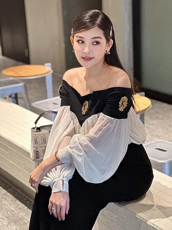 Lê Âu Ngân Anh diện đồ hiệu xa hoa, đẹp rạng rỡ Lê Âu Ngân Anh diện đồ hiệu xa hoa, đẹp rạng rỡ