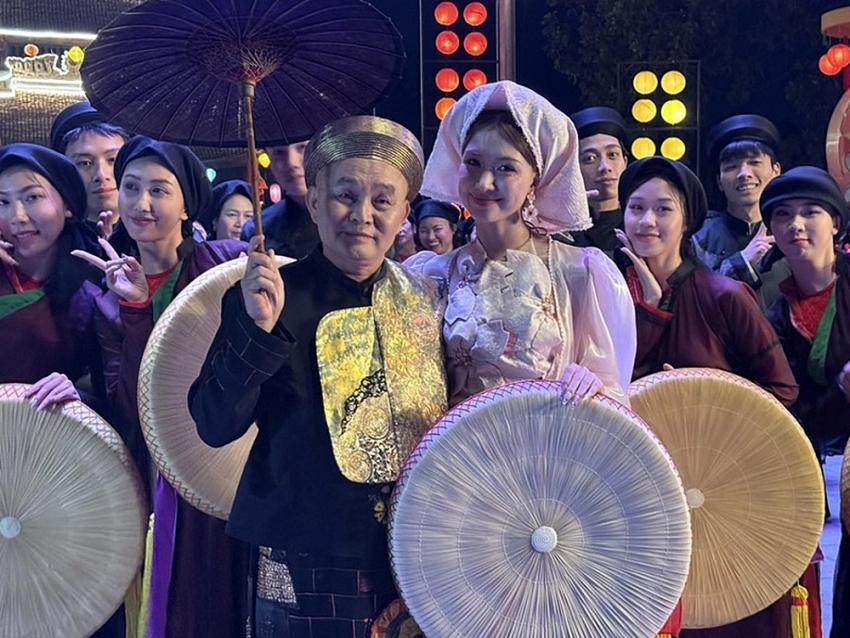 Xuân Hinh bắn rap cực ngầu trong MV của Hòa Minzy gây sốt Xuân Hinh bắn rap cực ngầu trong MV của Hòa Minzy gây sốt