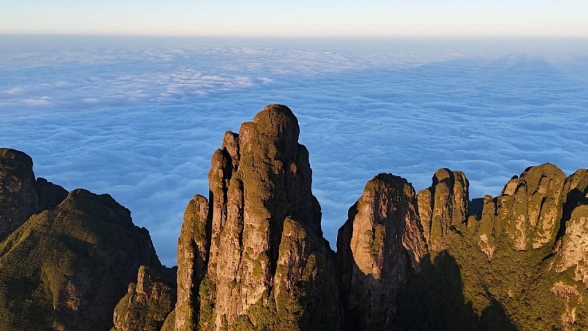 Trekking Ngũ Chỉ Sơn - “đệ nhất hùng sơn” của Tây Bắc Trekking Ngũ Chỉ Sơn - “đệ nhất hùng sơn” của Tây Bắc
