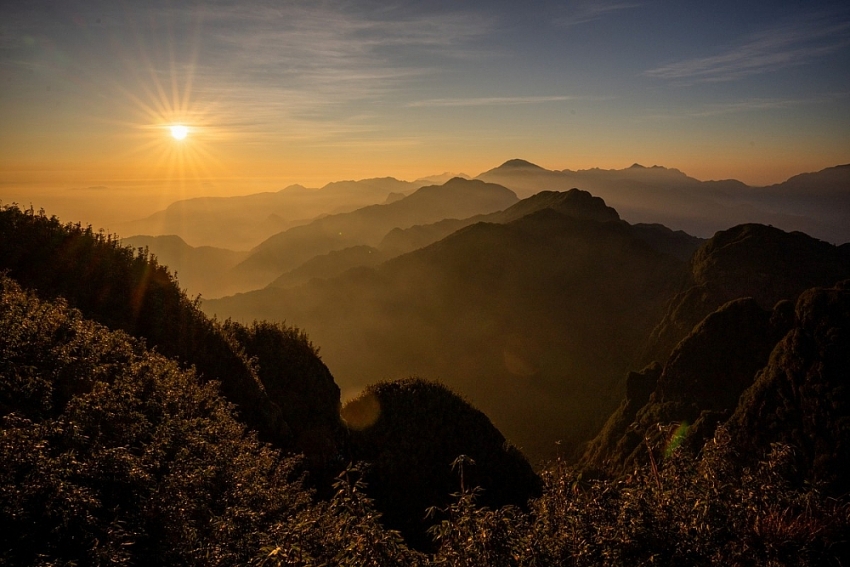 Trekking Ngũ Chỉ Sơn - “đệ nhất hùng sơn” của Tây Bắc