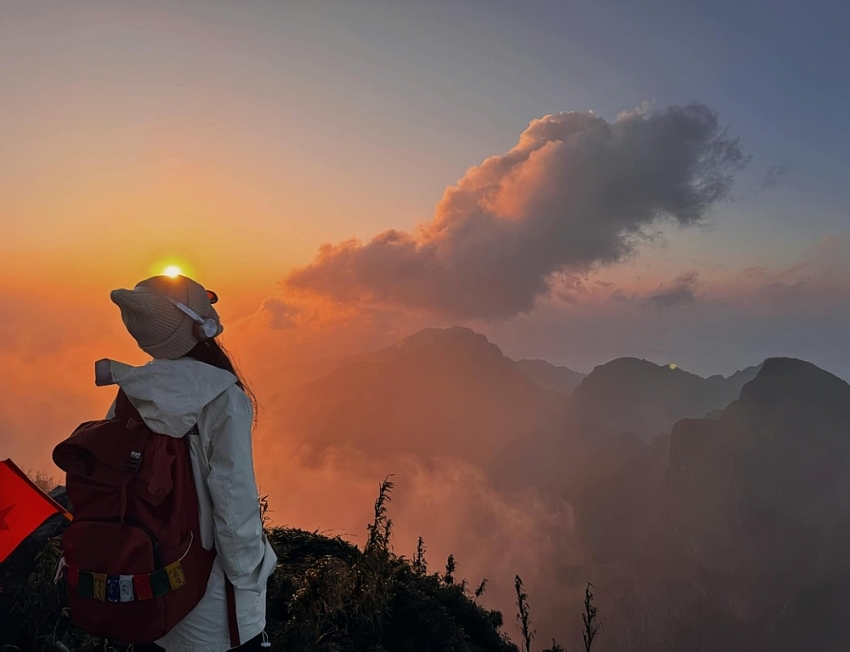 Trekking Ngũ Chỉ Sơn - “đệ nhất hùng sơn” của Tây Bắc