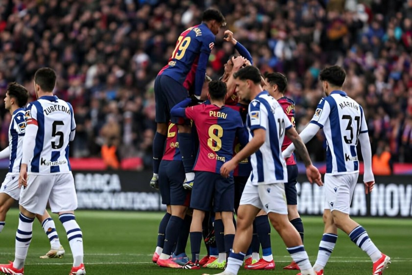 Barcelona đè bẹp Real Sociedad 4-0, đòi lại ngôi đầu La Liga