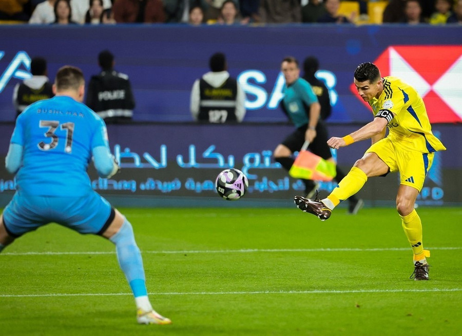 Ronaldo ghi bàn, Al Nassr vẫn bị ‘cưa’ điểm