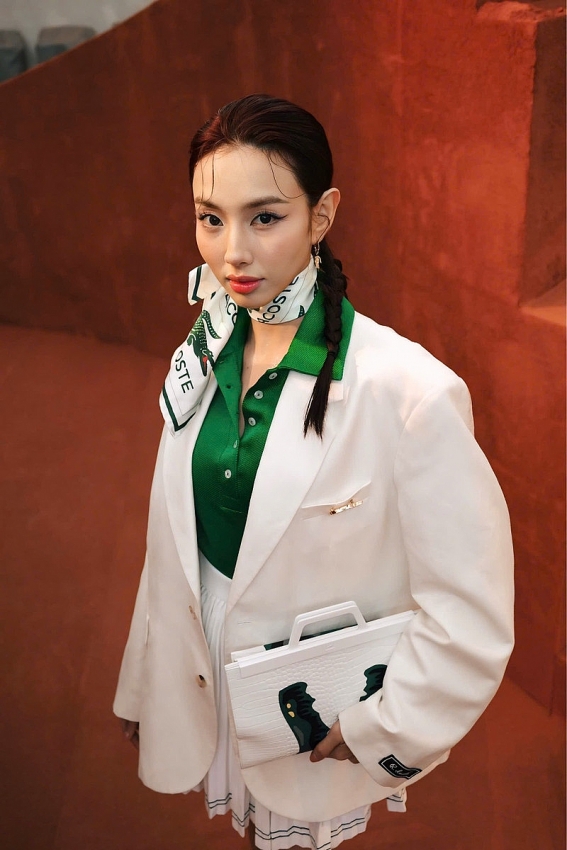 Hoa hậu Thùy Tiên tự tin giao lưu cùng dàn sao quốc tế Hoa hậu Thùy Tiên tự tin giao lưu cùng dàn sao quốc tế