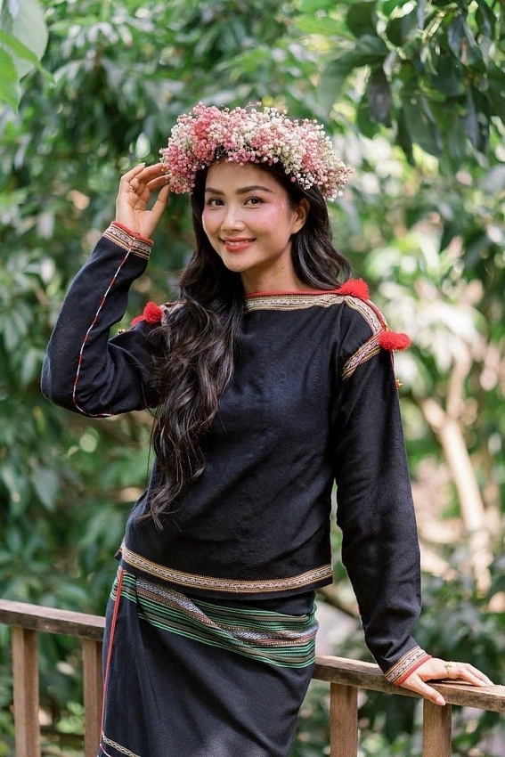 Không gian lễ cưới ngập sắc hoa của Hoa hậu H'Hen Niê cùng bạn trai
